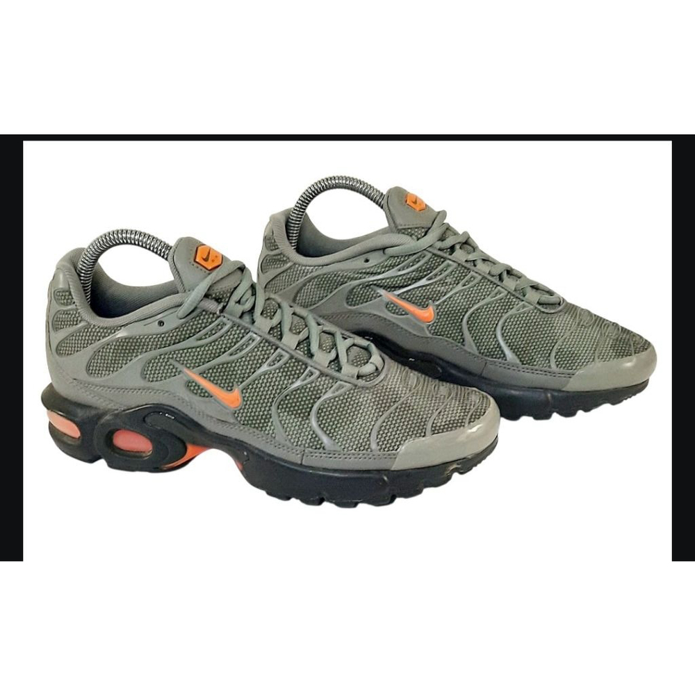 Nike
AIR MAX PLUS SE
BG 'DARK STUCCO' Sneakers Size 6.5Y ( Women's size 8)